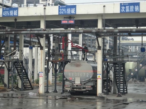 風(fēng)從虎，雨從龍，大大來了雨迎接！興發(fā)牛，大壩壯，主席來了宜昌亮！